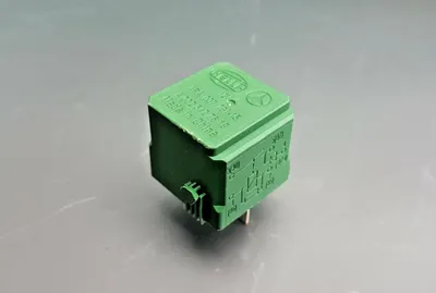 Produktbild von Original Mercedes-Benz Relais 5-Pin Grün Hella Niveauregulierung 4RA007791-15 A0025427619