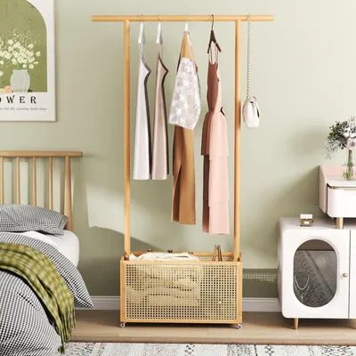 Produktbild von GOPLUS Garderobenständer Bambus, Kleiderständer mit Rädern, Rattan-Aufbewahrungskorb, Stehgarderobe für Flur, Wohnzimmer, 100 x 32,5 x 172 cm (Natur)