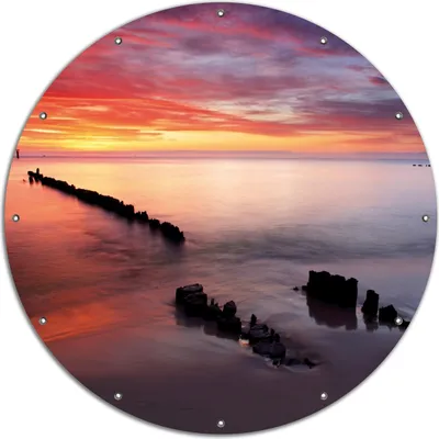 Produktbild von Wallario rundes Outdoor-Poster für Garten oder Balkon, Motiv Sandstrand im Sonnenuntergang - Roter Himmel, 120 cm Durchmesser