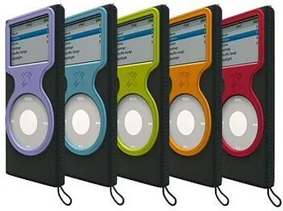 Produktbild von XtremeMac MicroGlove for iPod nano - Black/Blue, Neopren