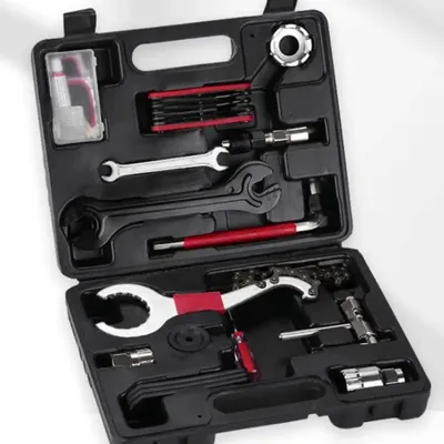 Produktbild von 7-in-1 Fahrrad Reparaturset mit Kettennieter, Tretlagerwerkzeug, Speichenschlüssel und Kassettenschlüssel