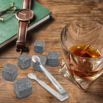 Produktbild von Exklusive Set von Whisky-Kühlsteinen mit Zange und Holzgeschenkbox - Wiederverwendbare Eiswürfel (9 Stück)