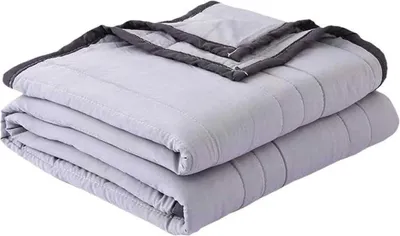 Produktbild von Kühlende Bettdecke (Queen-Size) absorbiert Körperwärme und hält angenehm kühl. Doppelseitige Kühldecke für alle, die nachts schwitzen. Kühlendes Material. Leichte Sommerdecke.