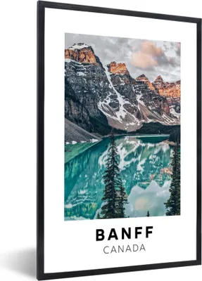 Produktbild von MuchoWow® Gerahmtes Poster Kanada - Berge - Wasser 60x90 cm - Poster mit Schwarzem Bilderrahmen Wandposter Rahmen Foto Bilder - Kunst