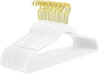 Productafbeelding van Famanu set van 50 kledinghangers - Premium fluweel, geschikt voor zware kleding en ruimtebesparend