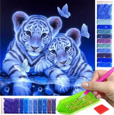 Produktbild von ARTULIO - Diamond Painting Set - Weiße Tigerbabys in blauer Fantasy Szenerie - 30 x 30 cm - Crystal Art, Komplettset Mosaik + Zubehör