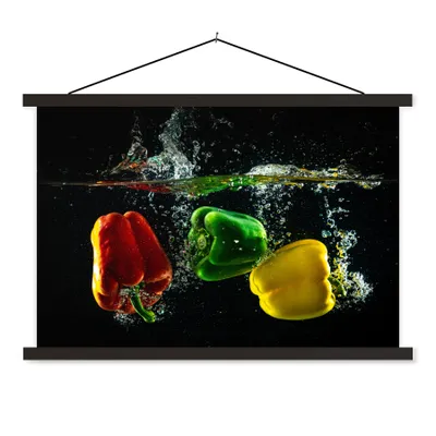 Produktbild von MuchoWow® Textilposter Paprika - Gemüse - Wasser - Schwarz - Rot - Grün - Gelb 60x40 cm mit schwarzem Rahmen - Hölzernes