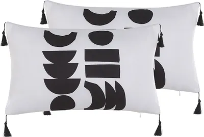 Produktbild von BELIANI Dekokissen 2er Set Weiß / Schwarz 50 x 30 cm Polyester mit Fransen Reißverschluss Zierkissen für Küche Esszimmer Wohnzimmer Salon Flur Modern