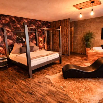 Zdjęcie produktu dla mydays Niezwykły nocleg w apartamencie erotycznym Vreden dla 2 osób (1 noc); podaruj przeżycie lub przeżyj je sam; kupon dla 2 osób