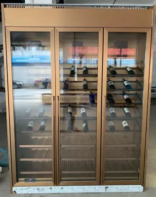 Productafbeelding van Luxus-Weinschrank aus Gold mit modernem Design und hochwertigem