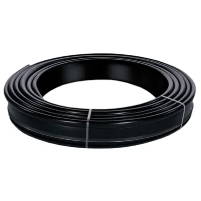 Obrázok produktu pre Čierny plastový záhradný lem s dĺžkou 12 m a výškou 12 cm, ktorý jednoducho oddelí trávnik od záhonu alebo cestičky. Možno ho použiť aj na zalievanie záhonov.