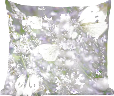 Produktbild von MuchoWow® Zierkissen Sofakissen Wohnzimmer Dekokissen 45x45 cm Kohlweißlinge auf Lavendel - Schlafpolster - Polster für das Sofa