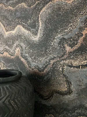Produktbild von NEWROOM Tapete Schwarz Vliestapete Marmor - Marmortapete Modern Anthrazit Gold Metallic Struktur Marmoroptik 3D Optik Glanztapete