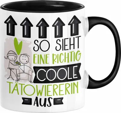 Produktbild von Tätowiererin Geschenk Tasse Geschenkidee für Tätowiererin Geburtstag Weihnachten Spruch So Sieht Eine Richtig Coole Tätowiererin Aus Kaffee-Becher  (Schwarz)