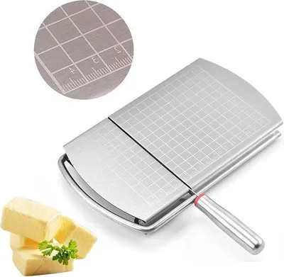 Produktbild von Edelstahl Käsehobel mit Holzbrett und genauer Skala für Käse, Butter, Gemüse schneiden