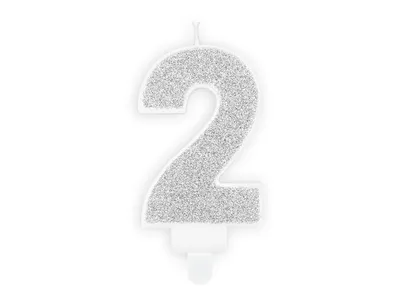 Zdjęcie produktu dla Srebrna Cyferka 2 – Elegancka świeczka urodzinowa o wysokości 7 cm, idealna na wyjątkowe chwile! Dodaj blasku swoim celebracjom i stwórz niezapomniane wspomnienia!