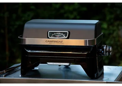 Image de Barbecue à gaz Campingaz avec plaque de cuisson en fonte 48 x 26 cm. Attitude 2GO