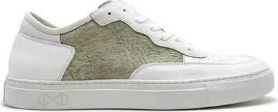 Produktbild von Damen Sneaker Weiß mit olivgrünem Seitenpanel, flacher Schnürung und heller Gummisohle