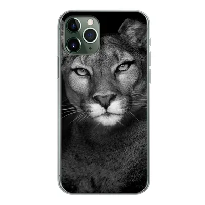 Produktbild von MuchoWow® Handyhülle Schutzhülle Hülle für iPhone 11 Pro Porträtfoto eines Pumas auf schwarzem Hintergrund Silikon Softcase Handy Hülle - Handy