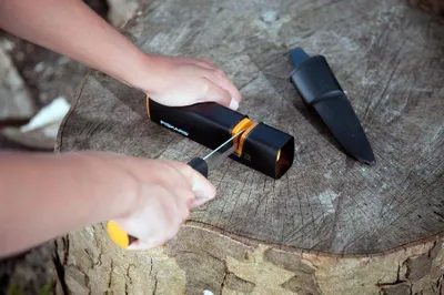 Immagine prodotto di Affilalame per coltelli e asce da spacco e spaccalegna  XSHARP FISKARS
