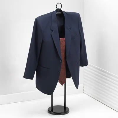 Produktbild von Herrendiener GÜNTHER, Kleiderbügel und Hosenablage, Metall Schwarz - Stummer Diener mit Ablage, Modern, Kleiderbutler | Schicker Kleiderständer für Schlafzimmer, Gürtel & Hut Ablage