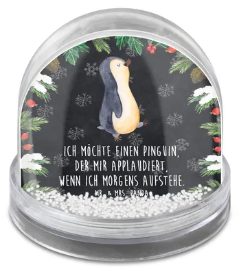 Produktbild von Mr. & Mrs. Panda Weihnachts Schneekugel Pinguin marschieren - Kreidetafel - Geschenk, Unausgeschlafen, Aufstehen, Weihnachten, Bruder, dekoartikel, Große, Pinguine