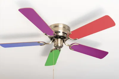 Zdjęcie produktu dla Extra flacher Deckenventilator Pepeo Kisa Multicolor Messing antik