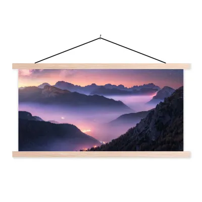 Produktbild von MuchoWow® Textilposter Berge - Sternenhimmel - Nebel 120x60 cm mit holzfarbenen Rahmen - Klemmleiste
