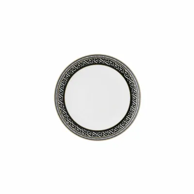 A single plate on a white background.
