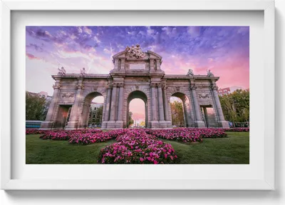 Produktbild von Türen von Alcala Madrid Spanien– Wandbild mit Rahmen – Gerahmtes Bild  – Wanddekoration – 60x40 cm –  Schwarz Rahmen