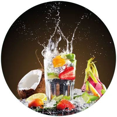 Produktbild von Wallario Premium Glasbild, freischwebende Optik, kräftige Farben, rund 50cm Durchmesser, Motiv Tropische Früchte in einem erfrischenden Drink