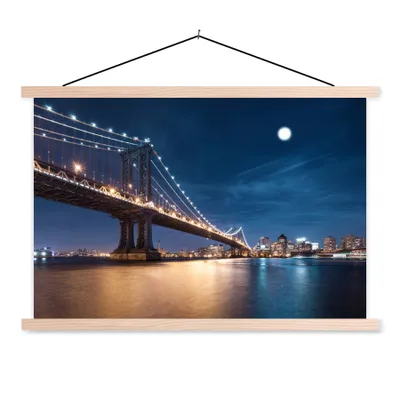 Produktbild von MuchoWow® Textilposter New York - Manhattan - Mond 60x40 cm mit holzfarbenen Rahmen - Bilder