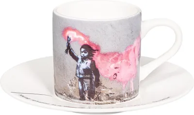 Produktbild von tea4chill Könitz Espresso Tasse Banksy Young refugee. Kaffeetasse 65ml aus Fine Bone China Porzellan. Espressotasse modern, bunt