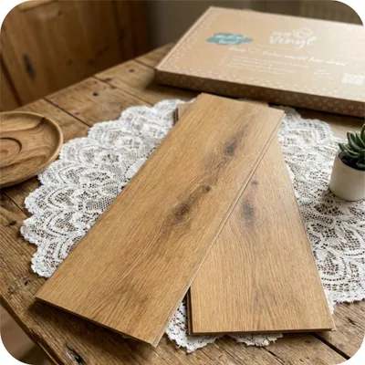 Produktbild von Muster Klick Vinylboden Eiche gold Lotta Holzoptik mit Trittschalldämmung