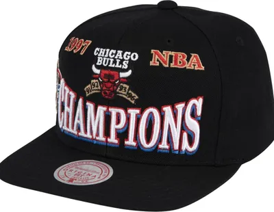 Produktbild von Mitchell & Ness Strapback Cap - Chicago Bulls 1997 Champions