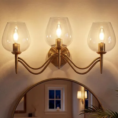 Image de Applique murale à 3 lumières en laiton, éclairage pour miroir avec verre transparent, idéale pour les couloirs, culot E14, ampoule non incluse [Classe énergétique F]