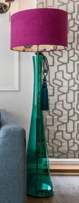 Produktbild von Casa Padrino Luxus Stehleuchte Grün / Lila Ø 40 x H. 165 cm - Runde Glas Stehleuchte mit Lampenschirm - Luxus Stehleuchten - Luxus Leuchten - Luxus Interior