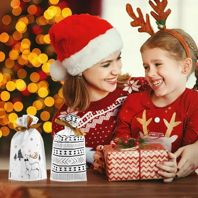 Produktbild von 24 Stück Weihnachtsgeschenkbeutel mit Zugband - Hochwertige Festbeutel für Geschenke, Süßigkeiten und mehr - Perfekt für Weihnachtsfeiern
