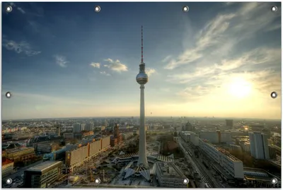 Produktbild von Wallario Outdoor-Poster für Garten oder Balkon, Motiv Fernsehturm Berlin mit Panoramablick über die Stadt, in ca. 80 x 120 cm