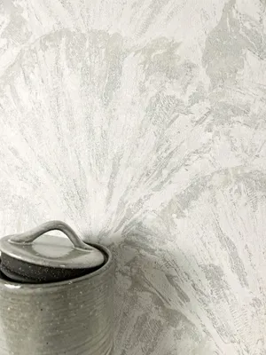 Produktbild von NEWROOM Tapete Weiß Vliestapete Muschel - Mustertapete Modern Hellgrau Silber Blütenblätter Muster Glanztapete Grafisch Glamour