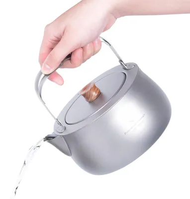 Image de Bouilloire en titane légère avec filtre, idéale pour le camping