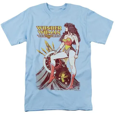 Immagine prodotto di T-shirt "Armament" della Justice League, unisex, per uomo/donna, modello TV39024 (taglia M), colore azzurro chiaro, Immagine generata dall'IA