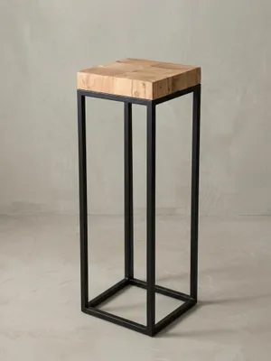 Produktbild von Massiver Holz-Beistelltisch, Akazienholz und Metall, Industriedesign. 30x30x97 cm | Kadima Design