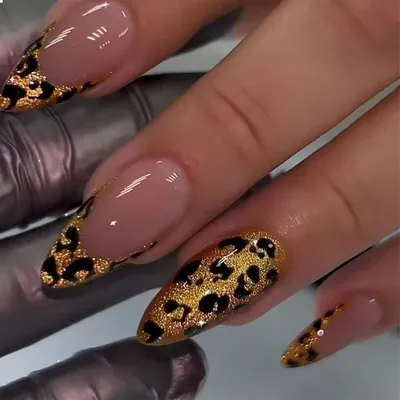 Image de 24 pièces Leopard French Press On Nails Moyen Amande Gold Print Couverture complète Nude Brillant