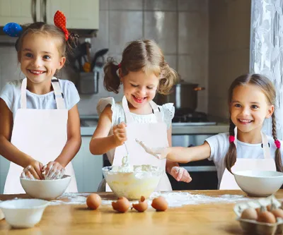 Produktbild von Kinderschürzen wasserdicht, verstellbar, 8 Stück, mit Taschen, für Kochen und Malen