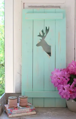 Produktbild von Landhaus Fensterladen HUBERTUS mit Hirsch, Shabby antique chic in Aqua