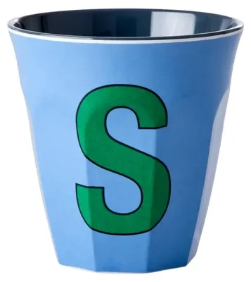 Produktbild von RICE Becher S 250 ml Melamin Staubig Blau mit Buchstaben-Print spülmaschinenfest für Kinder und Erwachsene