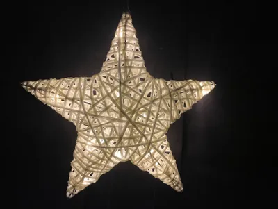 Produktbild von HILIGHT Weihnachtsstern aus Polyrattan 30cm, mit 20 LED warmweiss, Batteriebetrieb