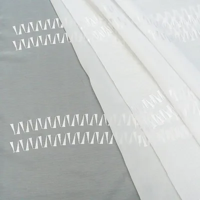 Produktbild von Gardinenstoff Stores Voile weiß mit Stickerei Längs Glanzfäden weiß glanz 2,8m Höhe