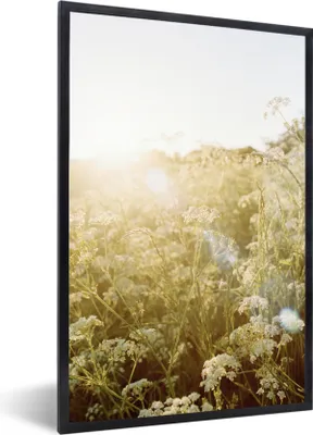 Produktbild von MuchoWow® Gerahmtes Poster Blumen - Weiß - Frühling 40x60 cm - Poster mit Schwarzem Bilderrahmen Wandposter Rahmen Foto Bilder - Papierdruck - Wandbilder